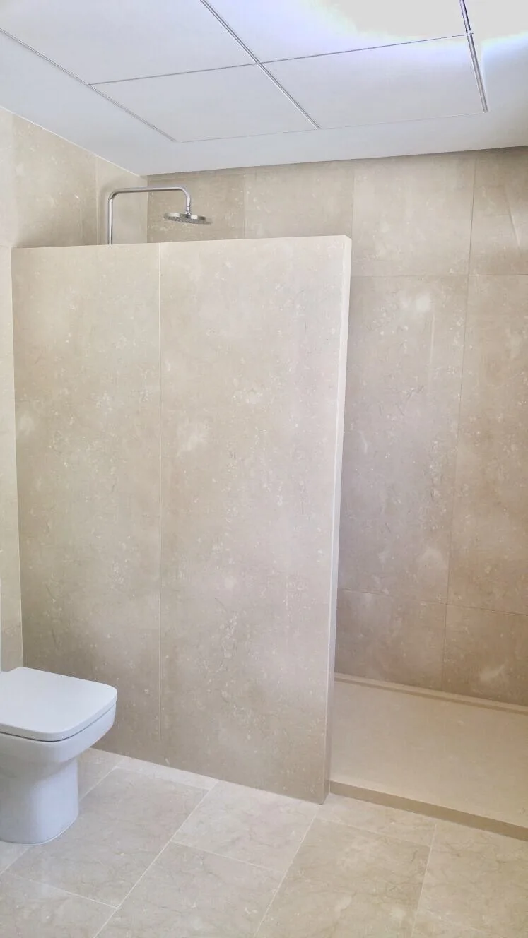 Revestimiento de baño de Mármoles Torres