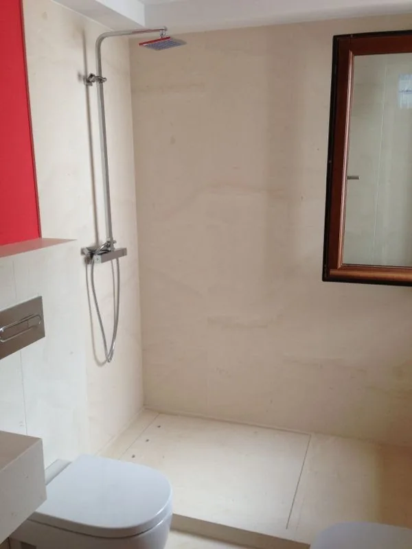 Solución para ducha de Mármoles Torres
