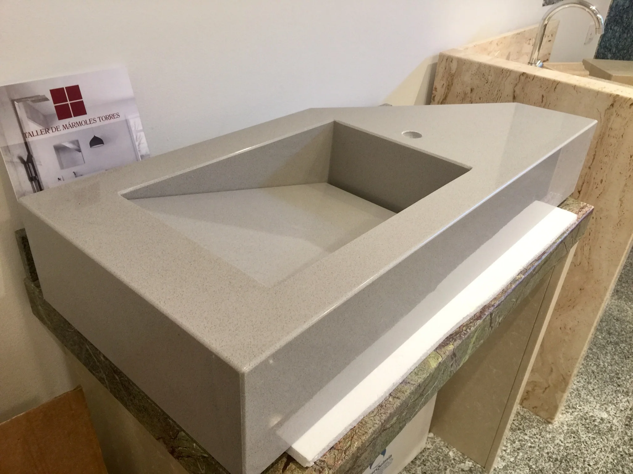 Lavabo integrado de Mármoles Torres