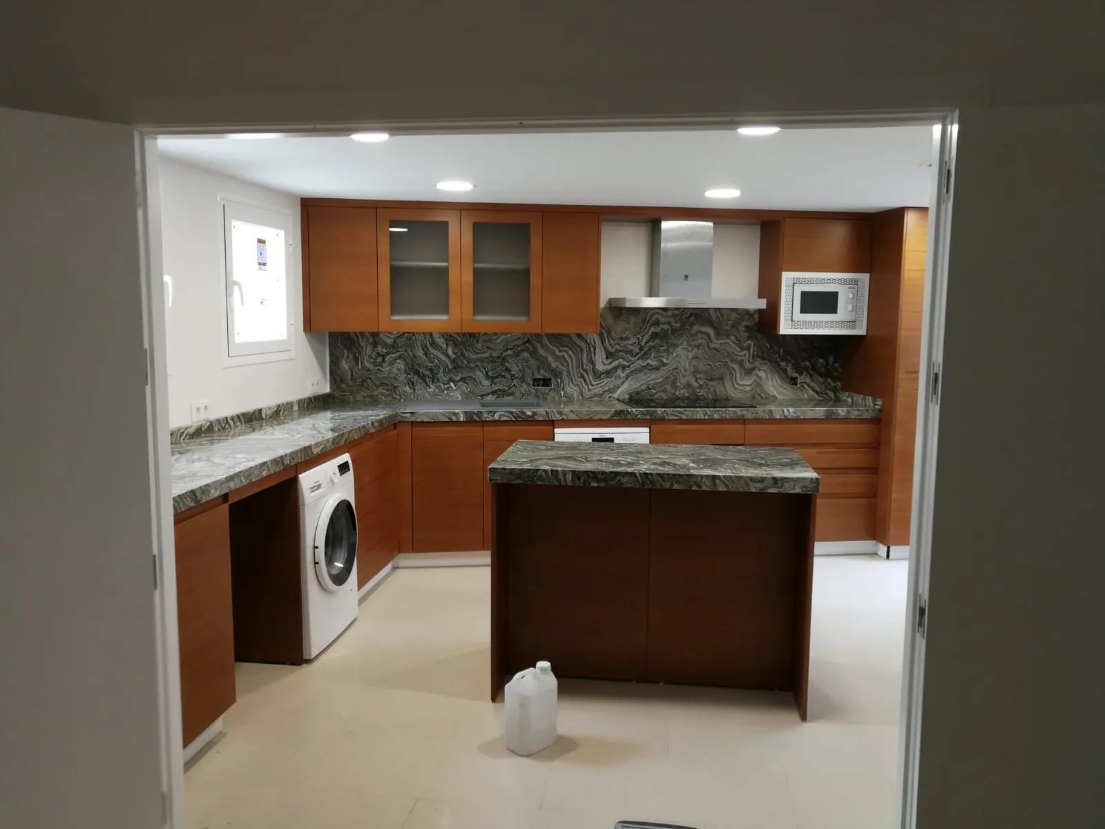 Proyecto de cocina completo realizada por Mármoles Torres